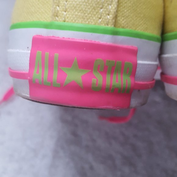 VINTAGE CONVERSE ALL STAR COLOR: BRIGHT YELLOW, GREEEN THE LACES HOT PINK. - Picture 9 of 10
